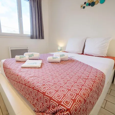 Lisa - Spacious Terrace Ground Floor - By Tgb *