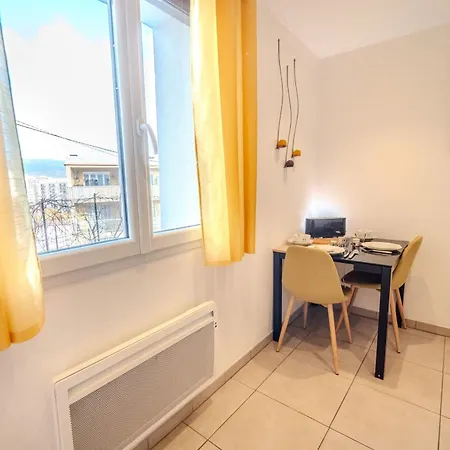 Lisa - Spacious Terrace Ground Floor - By Tgb