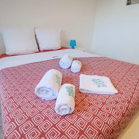 Lisa - Spacious Terrace Ground Floor - By Tgb Apartament *