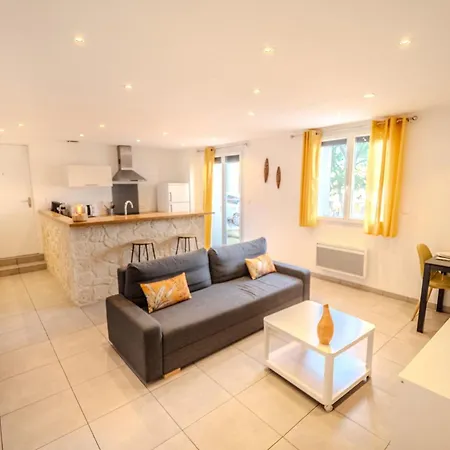 Lisa - Spacious Terrace Ground Floor - By Tgb *