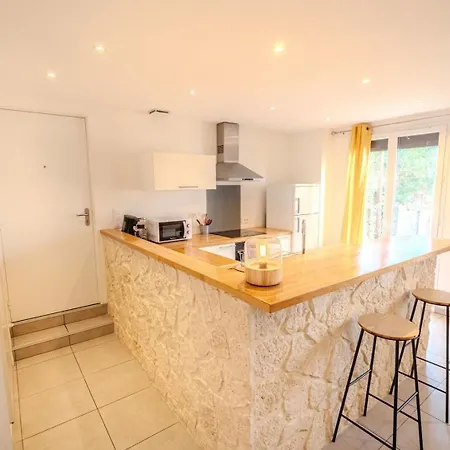 Lisa - Spacious Terrace Ground Floor - By Tgb Apartment *