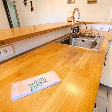 Lisa - Spacious Terrace Ground Floor - By Tgb Apartment