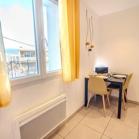 Апартаменты Lisa - Spacious Terrace Ground Floor - By Tgb