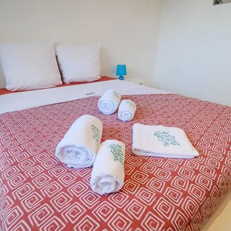 Lisa - Spacious Terrace Ground Floor - By Tgb Apartment