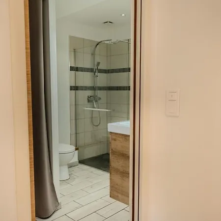 Lisa - Spacious Terrace Ground Floor - By Tgb Apartment