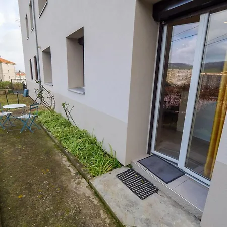 Lisa - Spacious Terrace Ground Floor - By Tgb Apartment *