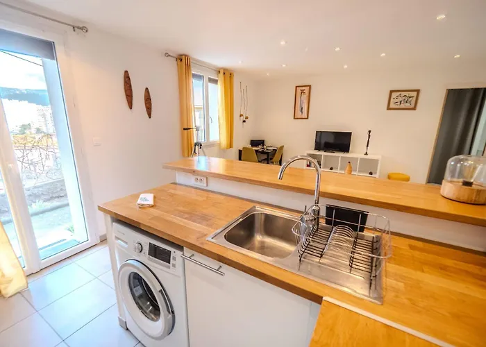 Διαμέρισμα Lisa - Spacious Terrace Ground Floor - By Tgb Αζάτσιο