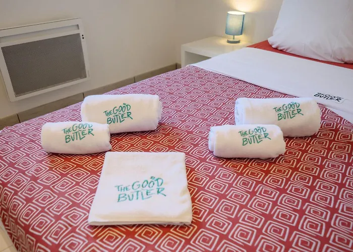 Lisa - Spacious Terrace Ground Floor - By Tgb