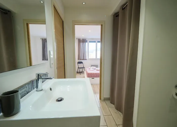 Διαμέρισμα Lisa - Spacious Terrace Ground Floor - By Tgb Αζάτσιο