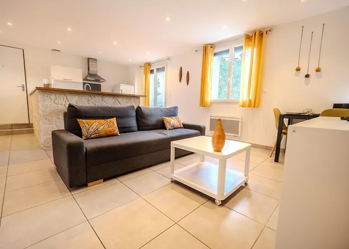 Lisa - Spacious Terrace Ground Floor - By Tgb Διαμέρισμα Αζάτσιο