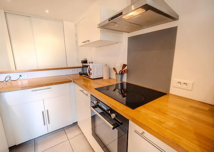 Lisa - Spacious Terrace Ground Floor - By Tgb Διαμέρισμα Αζάτσιο