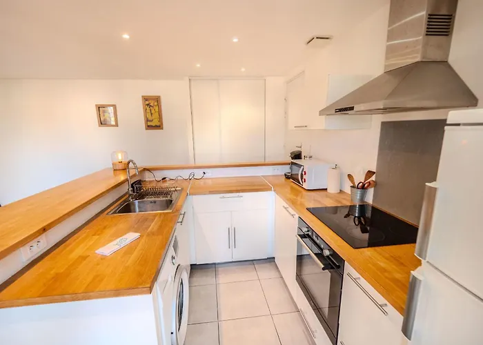 Lisa - Spacious Terrace Ground Floor - By Tgb Αζάτσιο