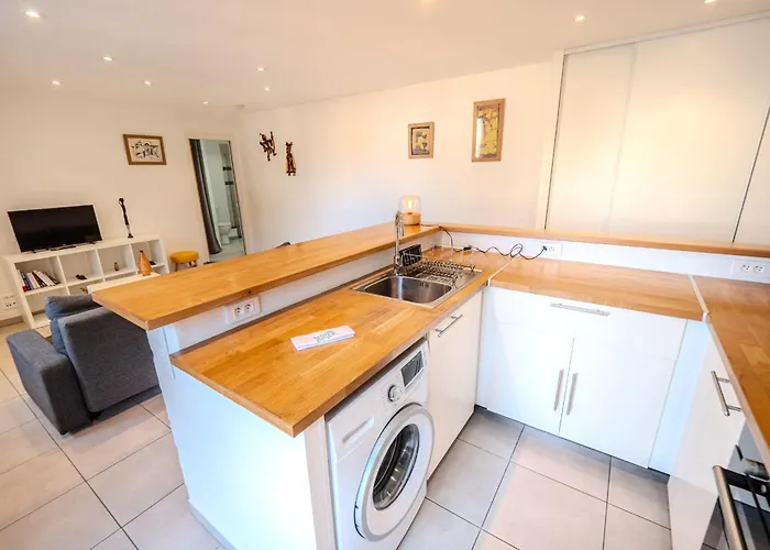 Διαμέρισμα Lisa - Spacious Terrace Ground Floor - By Tgb