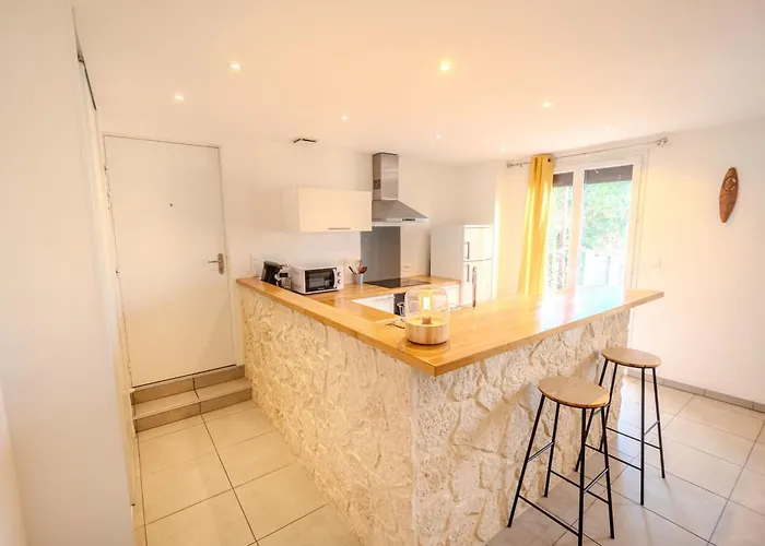 Διαμέρισμα Lisa - Spacious Terrace Ground Floor - By Tgb *