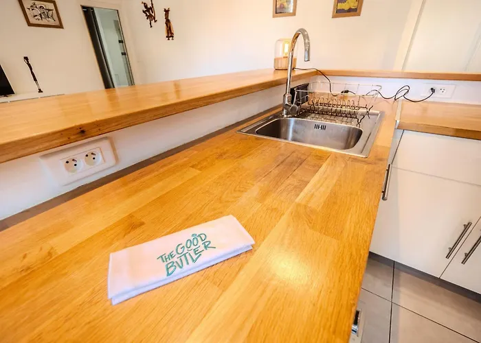 Διαμέρισμα Lisa - Spacious Terrace Ground Floor - By Tgb Αζάτσιο