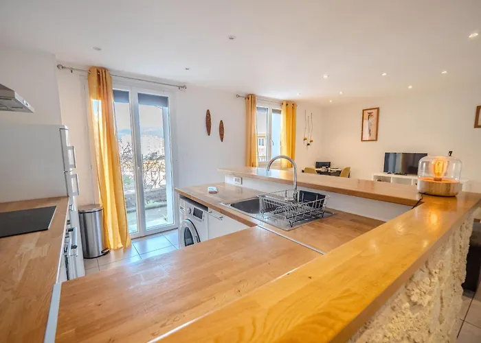 Lisa - Spacious Terrace Ground Floor - By Tgb *