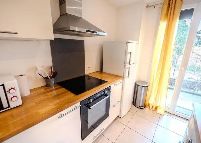 Lisa - Spacious Terrace Ground Floor - By Tgb Αζάτσιο