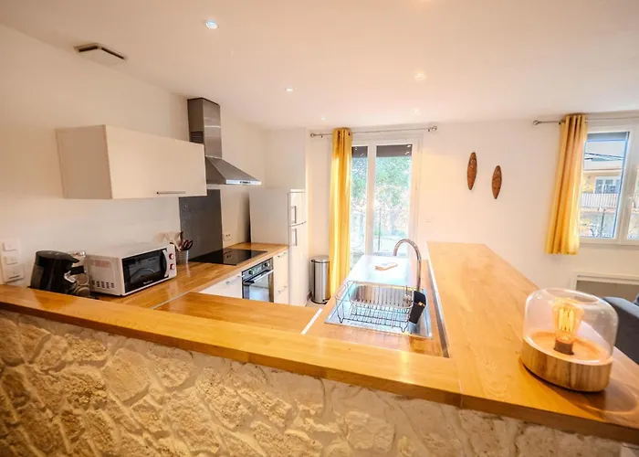 Διαμέρισμα Lisa - Spacious Terrace Ground Floor - By Tgb Αζάτσιο