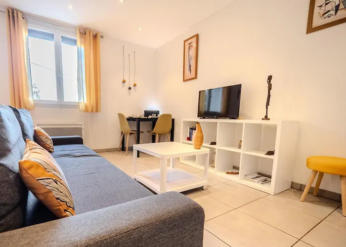 Lisa - Spacious Terrace Ground Floor - By Tgb Αζάτσιο